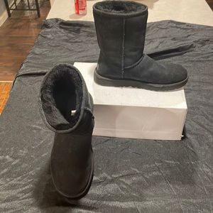 UGG CLASSIC SHORT II BLACK BOOTS